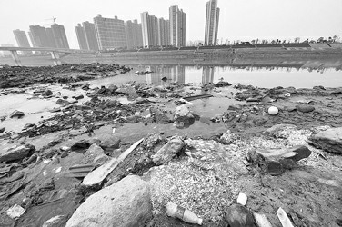 洗衣水、餐飲水、養(yǎng)殖尾水、泥漿水、醫(yī)療污泥…… 新版“水條例”“嚴(yán)管”這些污水